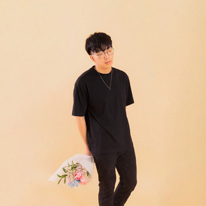 老男人爆插美女阴部狂舔
