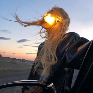 老男人爆插美女阴部狂舔
